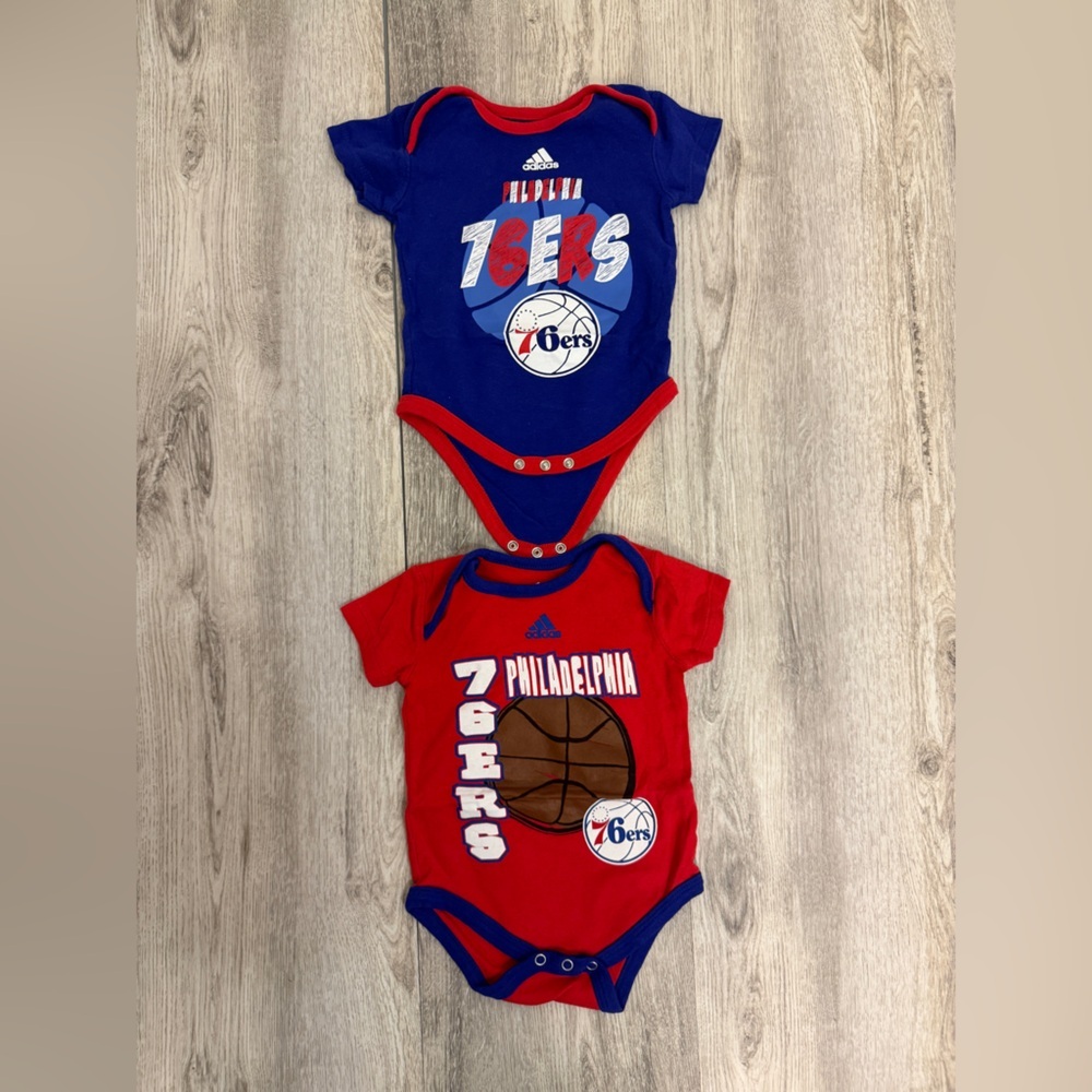 Adidas Philadelphia 76ers Kids Onesie Set - Blue & Red